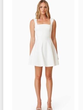 Elliatt sonnet day sweetheart dress 

White nwt small